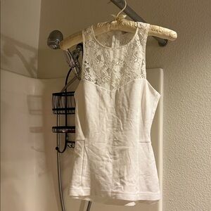 Zara Lace sweetheart sleeveless blouse